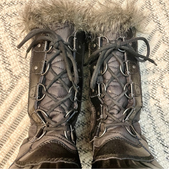Sorel Women's Tofino II Black Faux Fur-Lined Waterproof Winter Boots - Size 7 - Picture 6 of 16